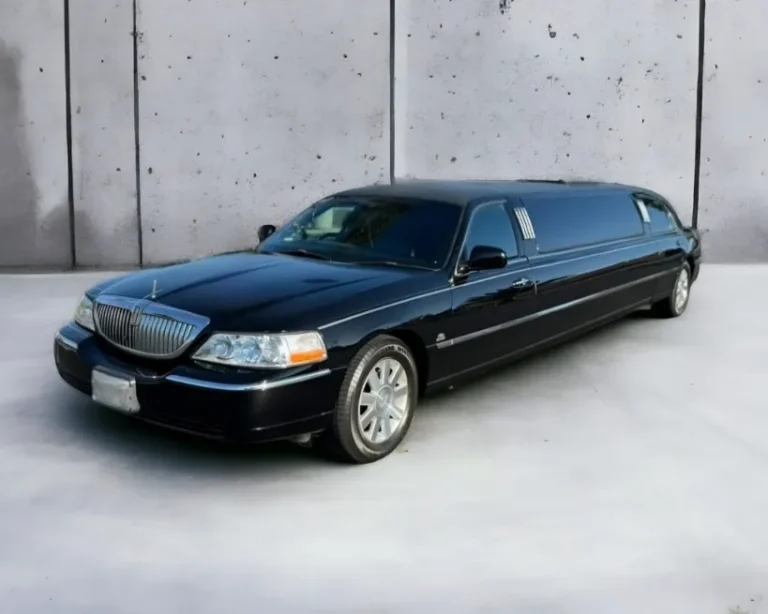 Royal Elite Limo black Lincoln Town Car stretch limousine